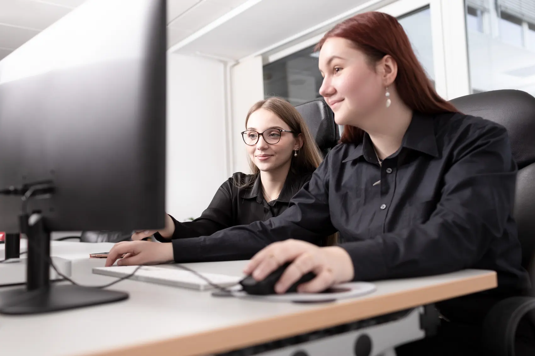 Das STARK-Team bei der Umsetzung am Bildschirm im Büro in Heidelberg