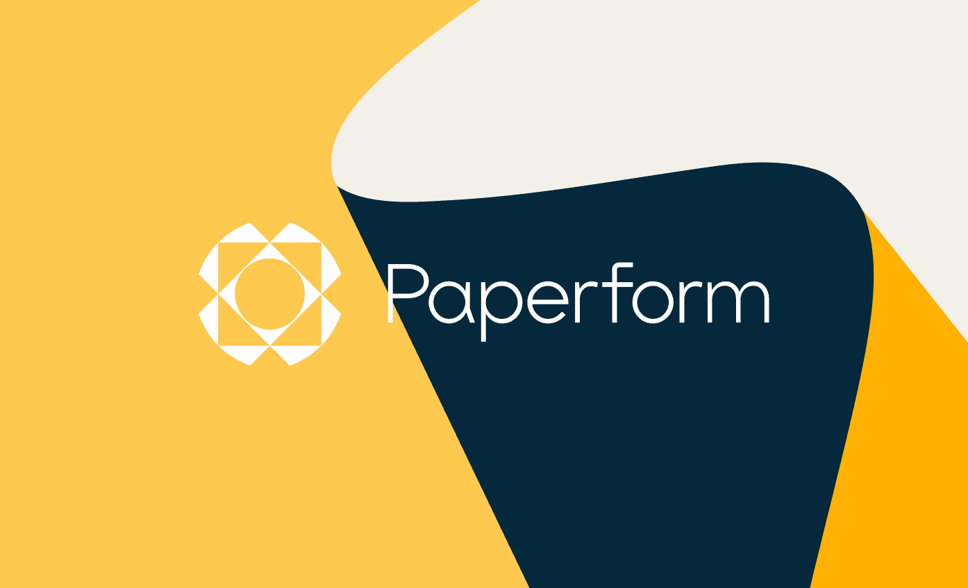 Paperform-Logo mit einem geometrischen weißen Muster neben dem Wort "Paperform" auf einem abstrakten Hintergrund aus gelben, gebrochen weißen und dunkelblauen Formen.